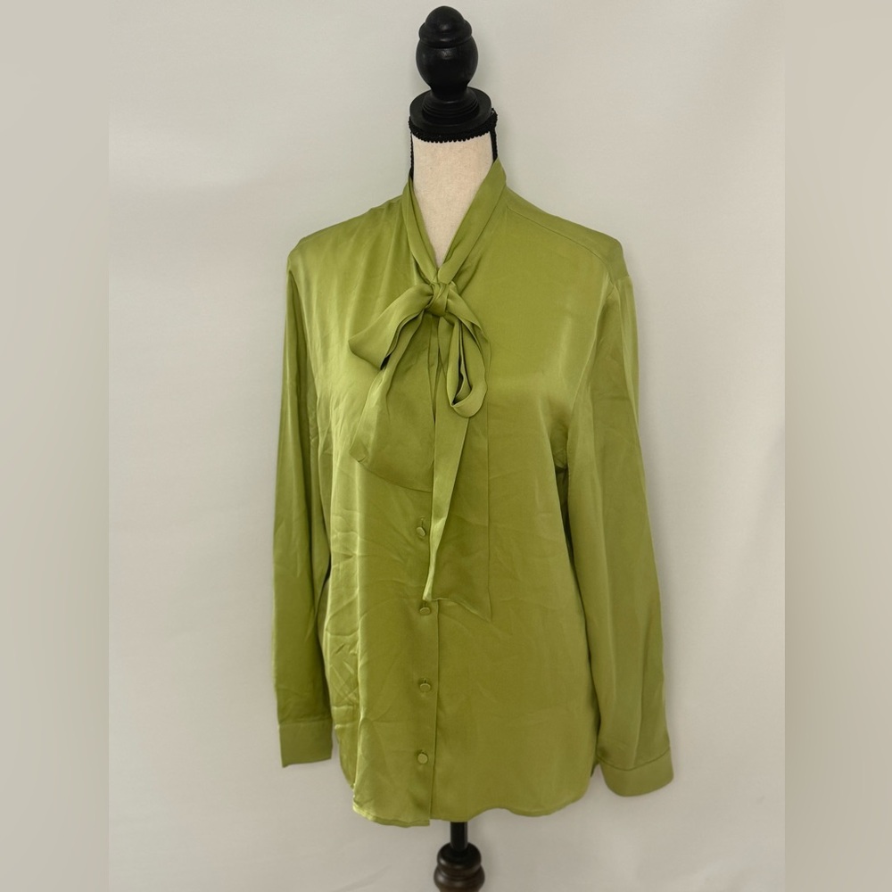 Gucci Women’s Size 42 Medium Silk Tie-Neck‎ Blouse Green Uniform Line